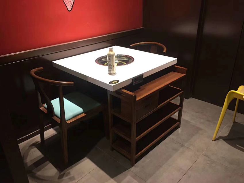 西安鱼豆元火锅桌和餐桌椅.jpg