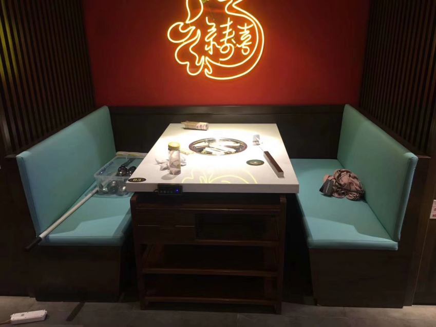 西安鱼豆元卡座沙发和火锅桌.jpg