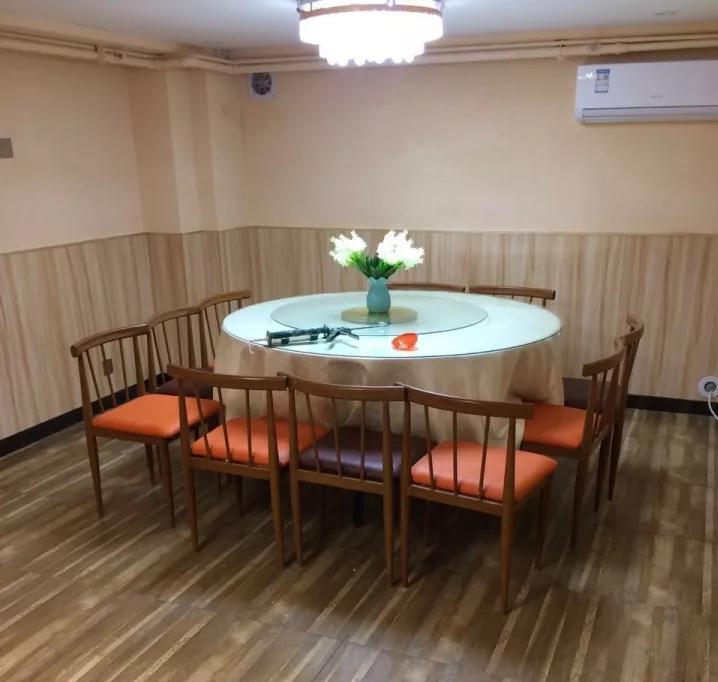 西安饭店餐桌椅定制厂家.jpg