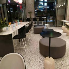 西安柚雪奶茶旗舰店定制沙发桌椅安装完成