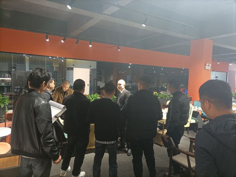 西安博菲克餐饮家具厂销售培训会议现场.jpg