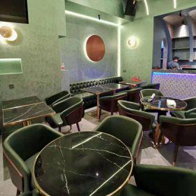 咸阳南平巷音乐清吧卡座岩板餐桌软包椅交付完工