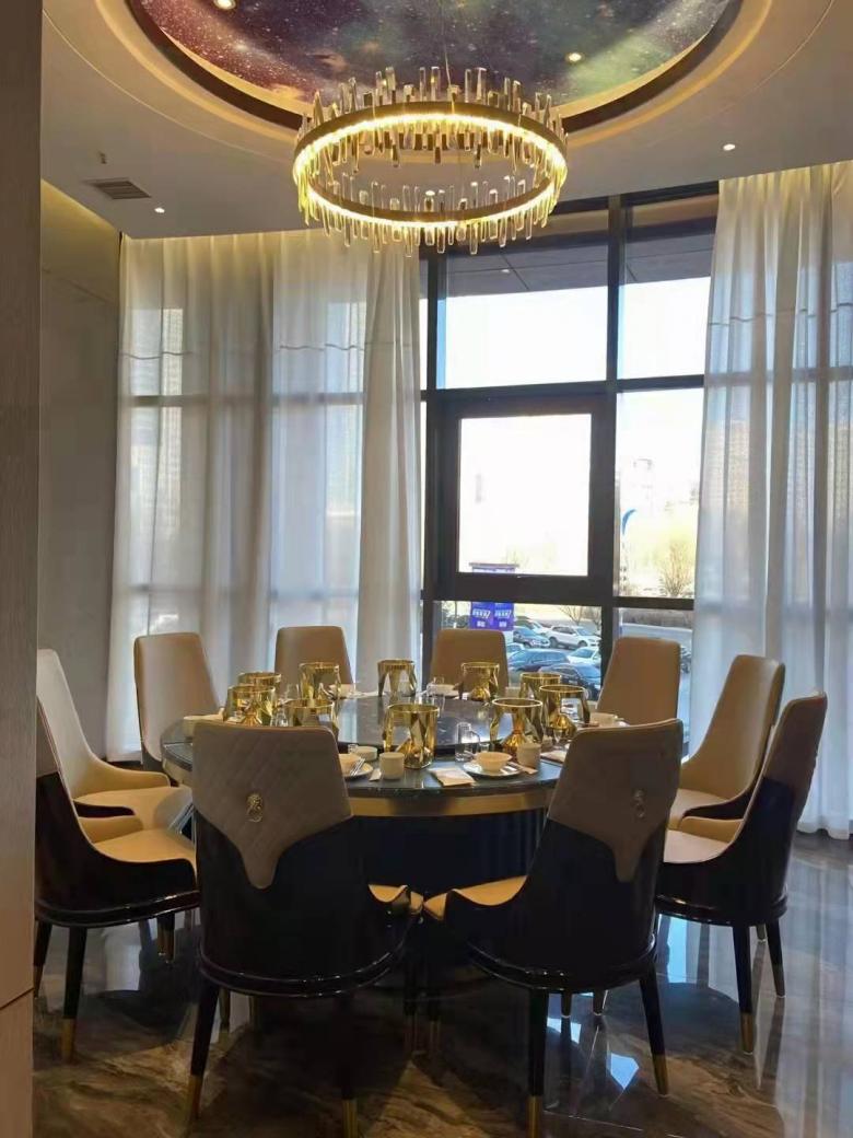 酒店豪华包间圆餐桌.jpg