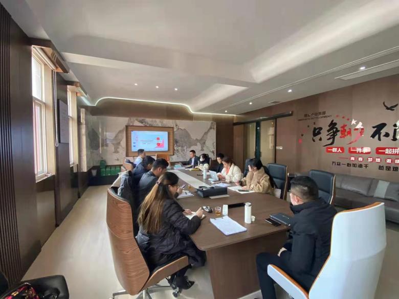 博菲克业务部边总主持会议.jpg